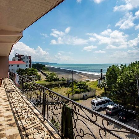 Guesthouse White Swan Kobuleti Esterno foto