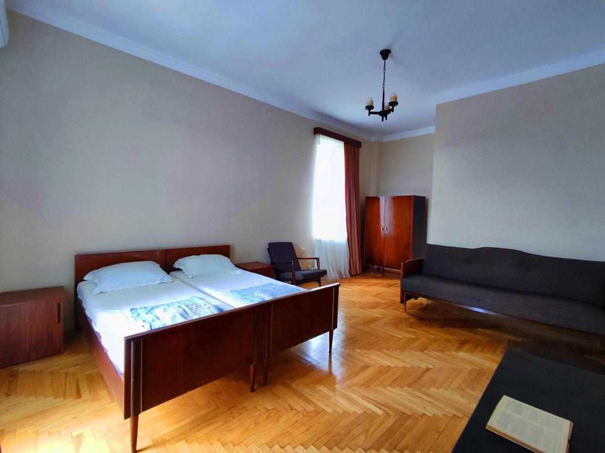 Guesthouse White Swan Kobuleti Esterno foto