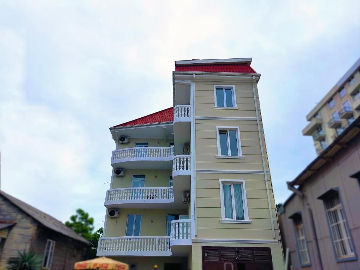Guesthouse White Swan Kobuleti Esterno foto
