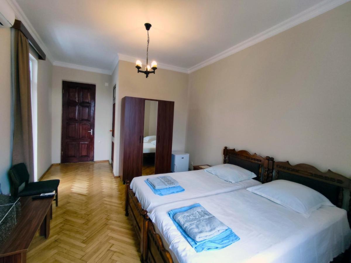 Guesthouse White Swan Kobuleti Esterno foto