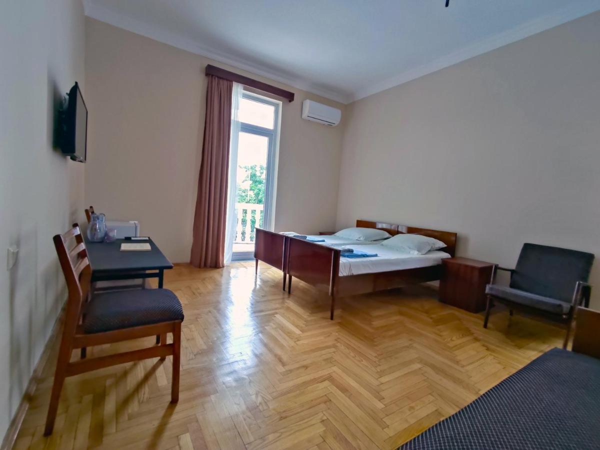 Guesthouse White Swan Kobuleti Esterno foto