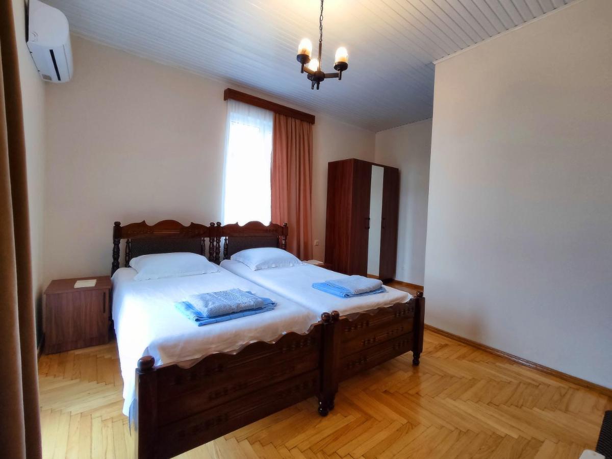 Guesthouse White Swan Kobuleti Esterno foto