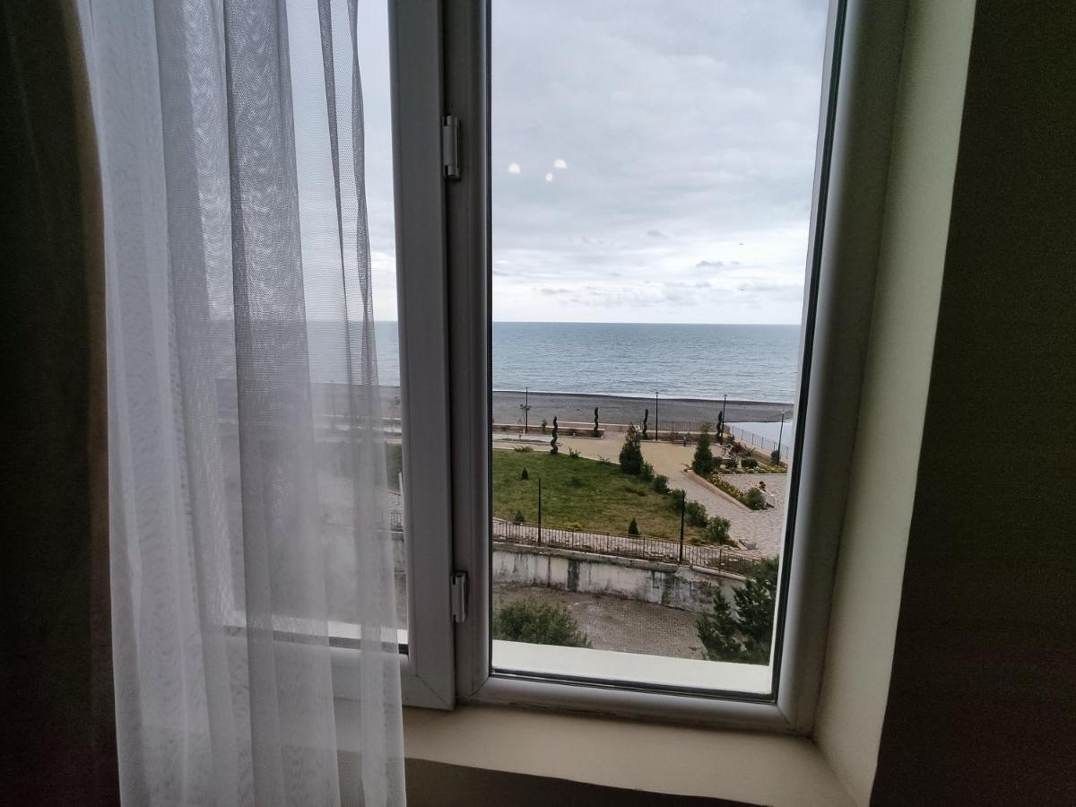 Guesthouse White Swan Kobuleti Esterno foto