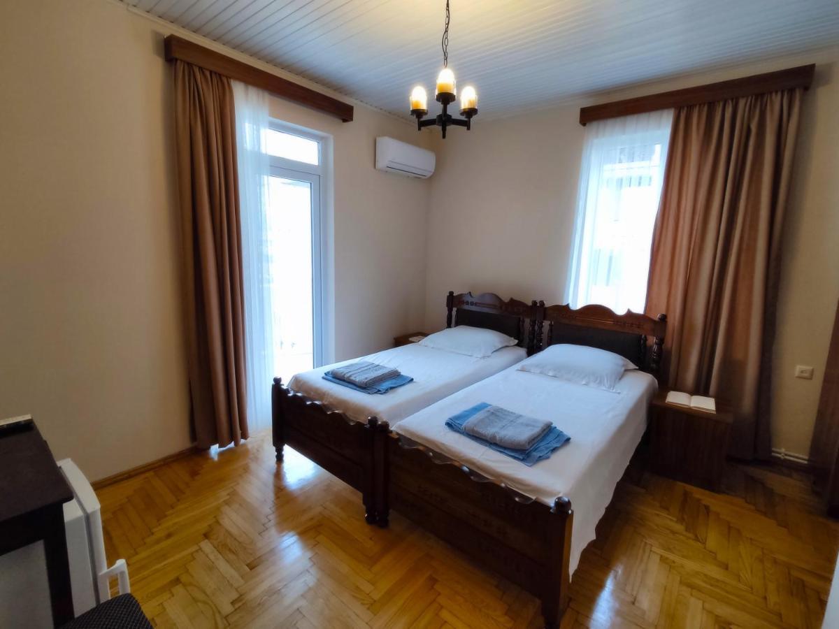 Guesthouse White Swan Kobuleti Esterno foto