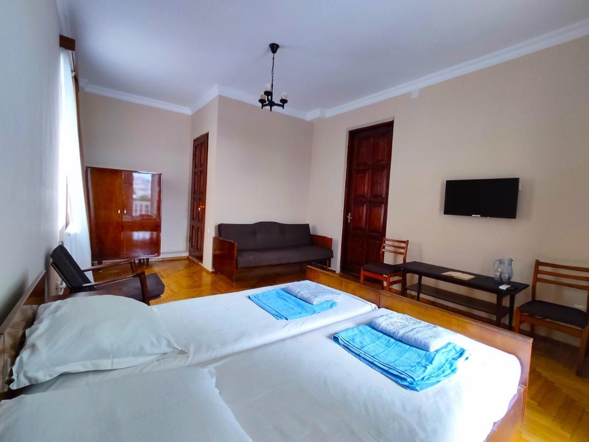 Guesthouse White Swan Kobuleti Esterno foto
