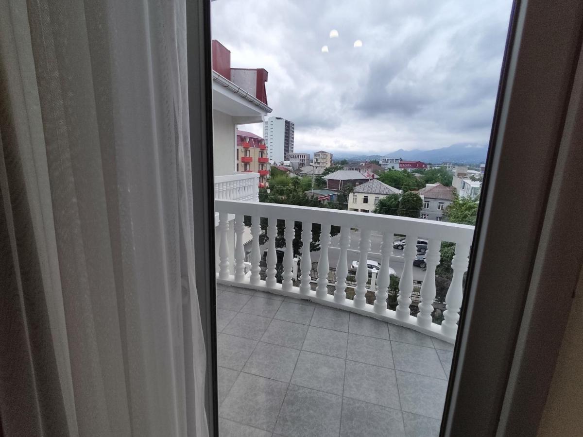 Guesthouse White Swan Kobuleti Esterno foto