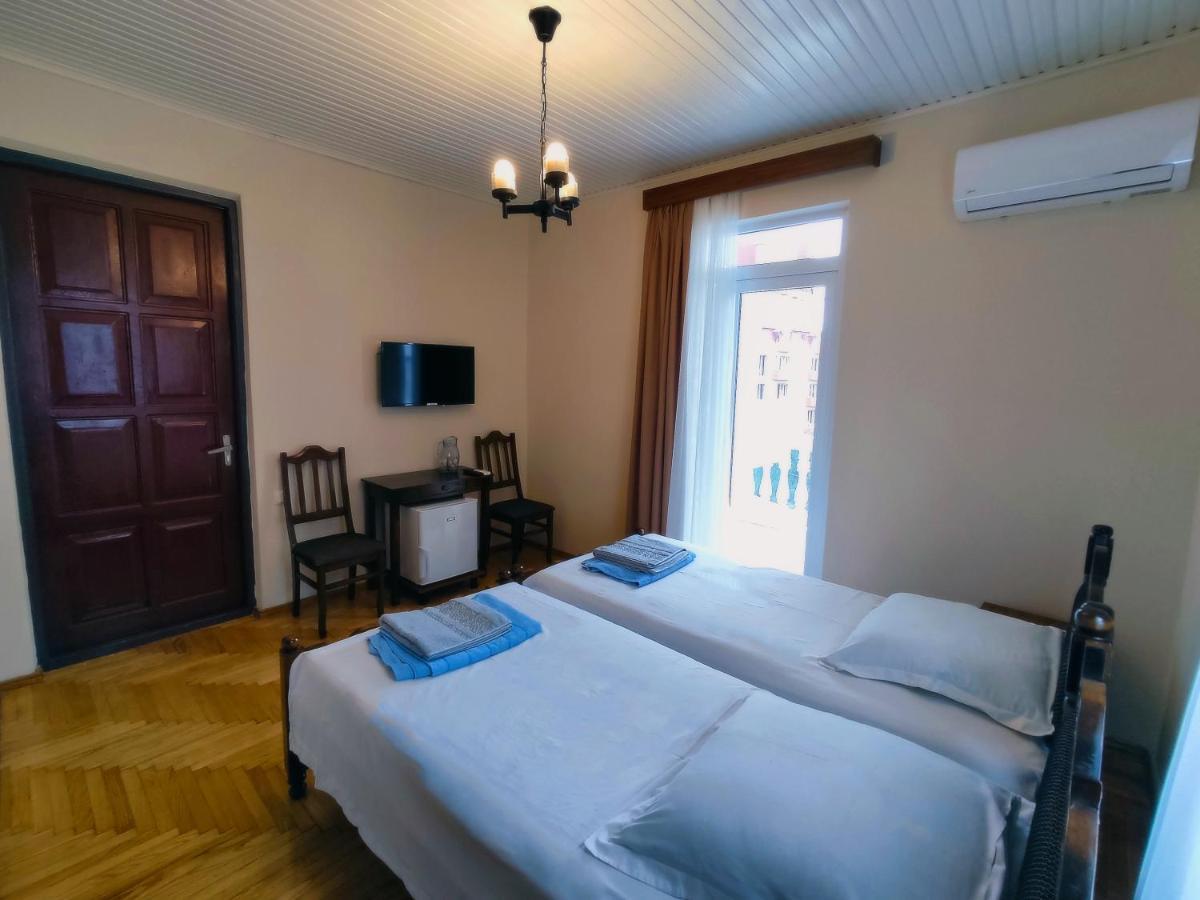 Guesthouse White Swan Kobuleti Esterno foto
