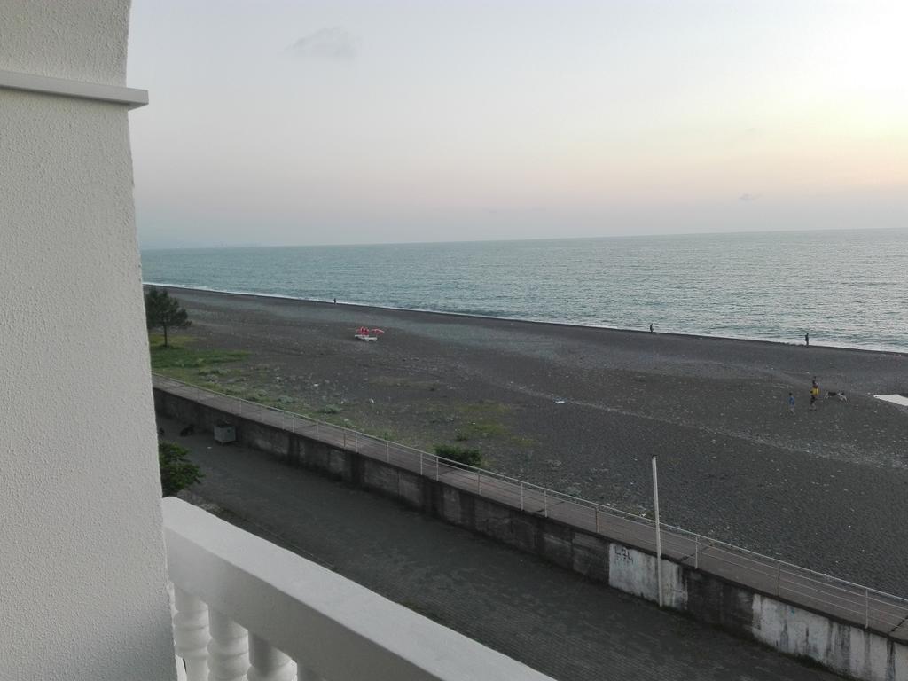 Guesthouse White Swan Kobuleti Esterno foto