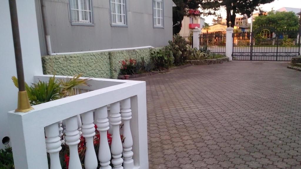 Guesthouse White Swan Kobuleti Esterno foto
