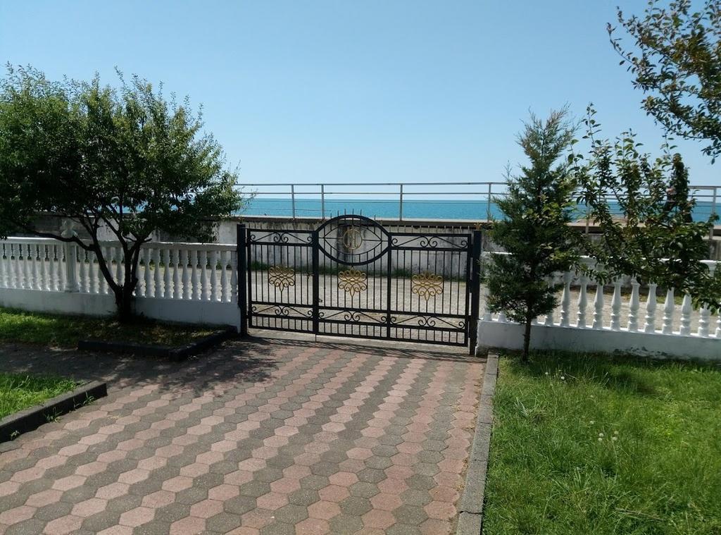 Guesthouse White Swan Kobuleti Esterno foto
