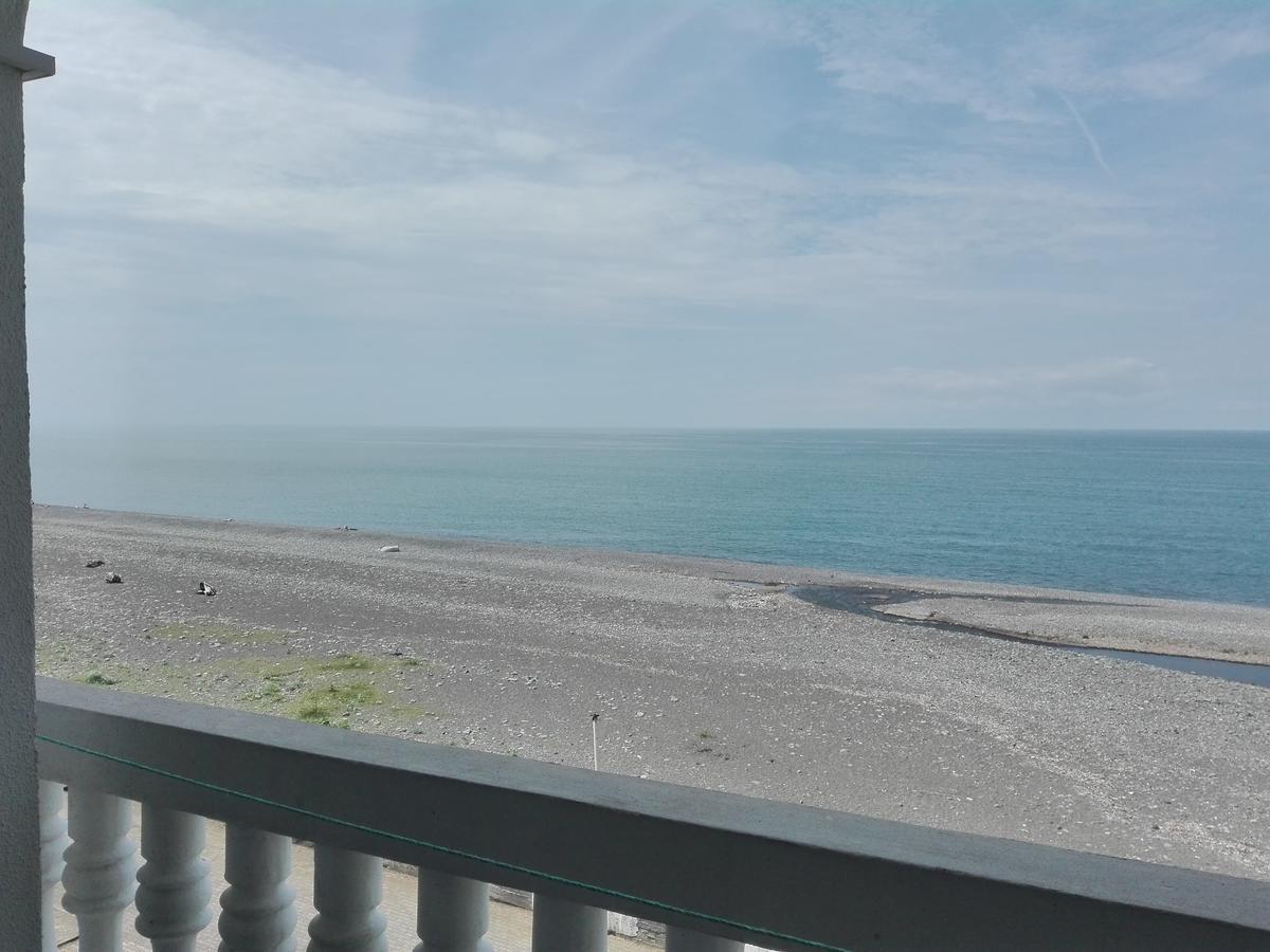 Guesthouse White Swan Kobuleti Esterno foto