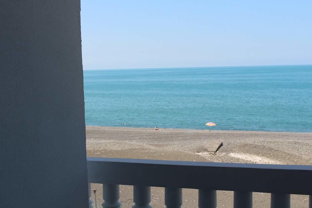 Guesthouse White Swan Kobuleti Esterno foto