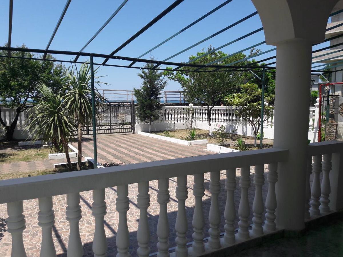 Guesthouse White Swan Kobuleti Esterno foto