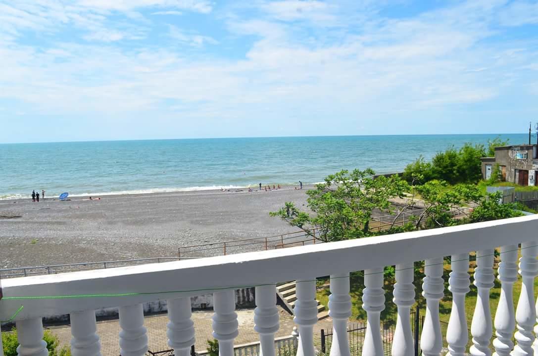 Guesthouse White Swan Kobuleti Esterno foto