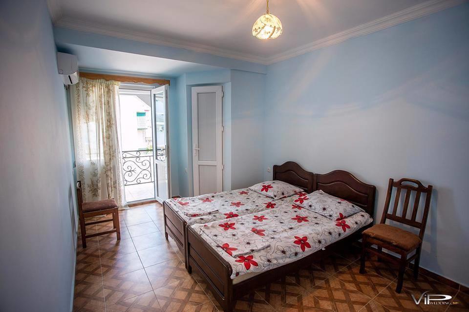 Guesthouse White Swan Kobuleti Esterno foto